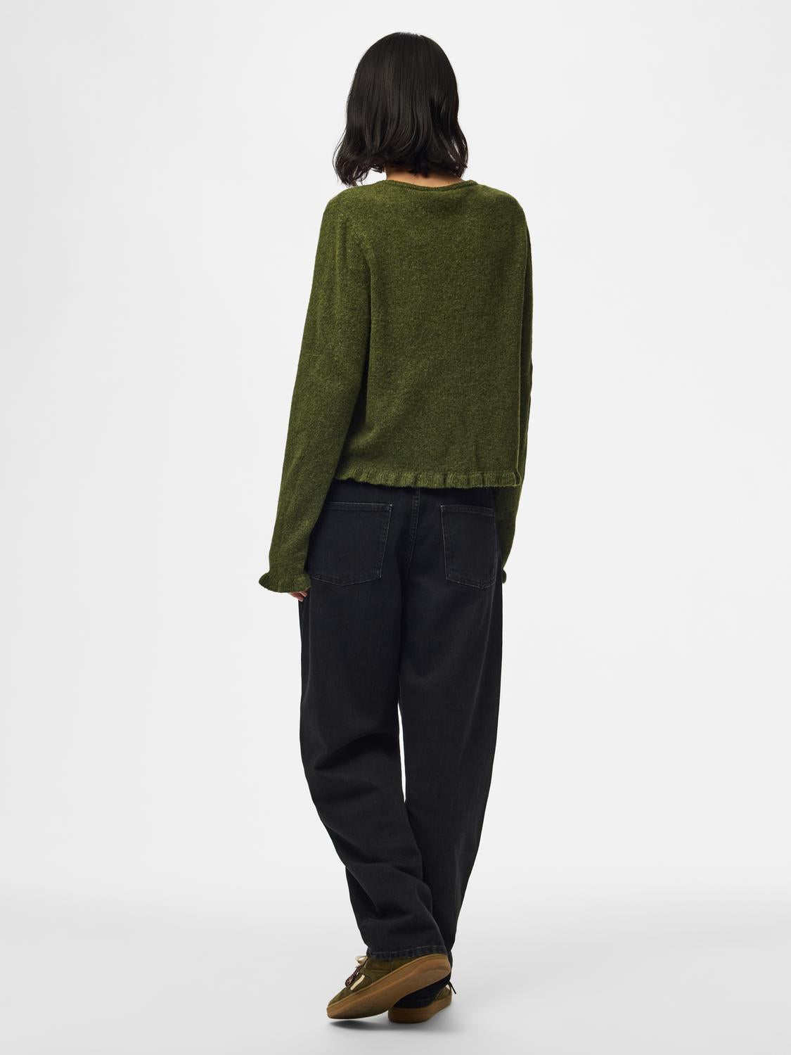 model_shot-back
